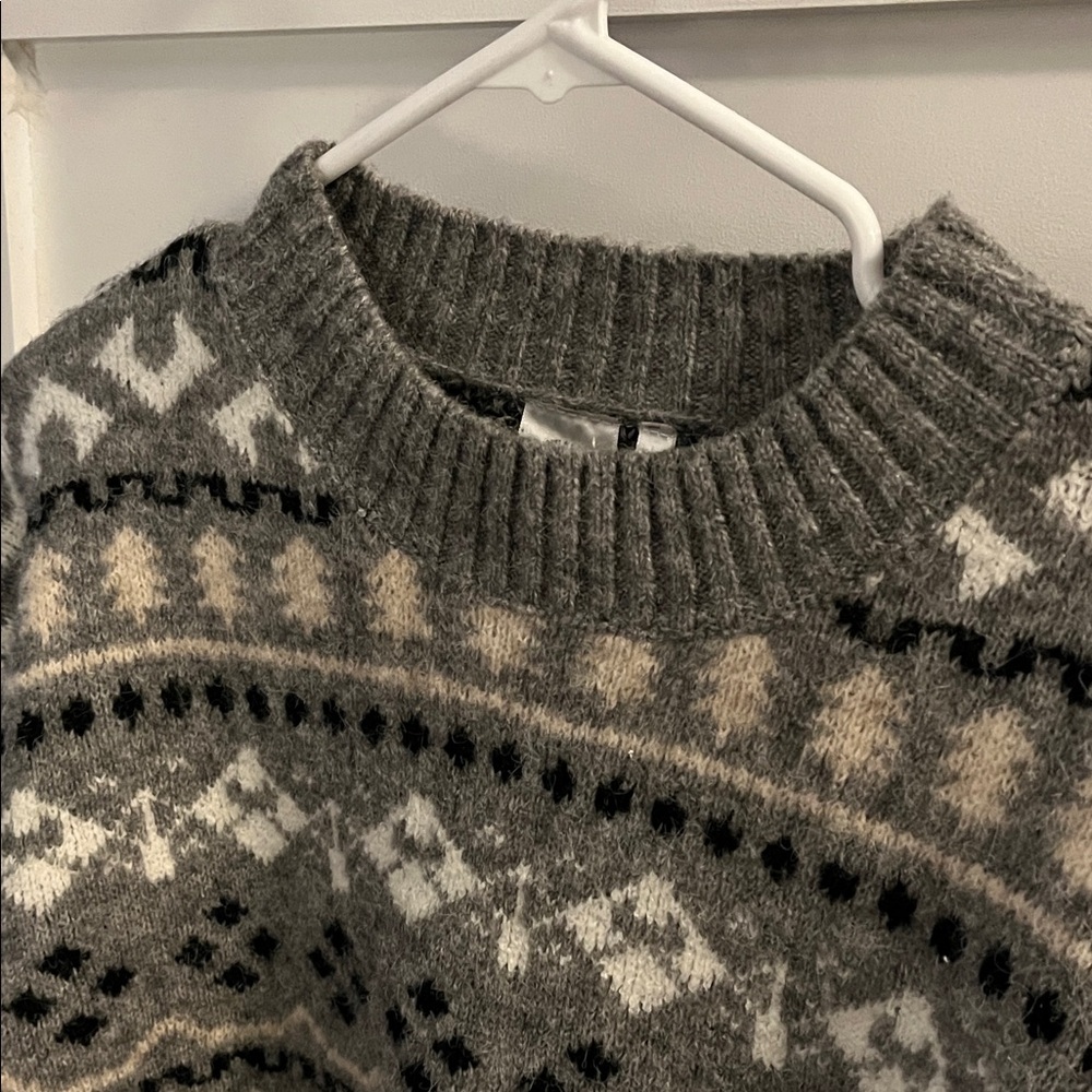 Cozy Patterned Sweater - Picture 5 of 6
